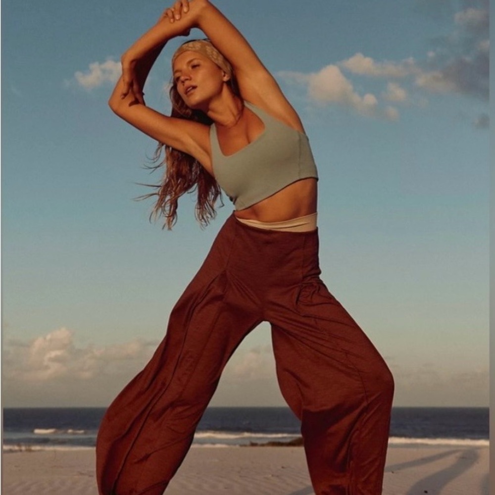 NWOT Find Your Flow Pants - Small